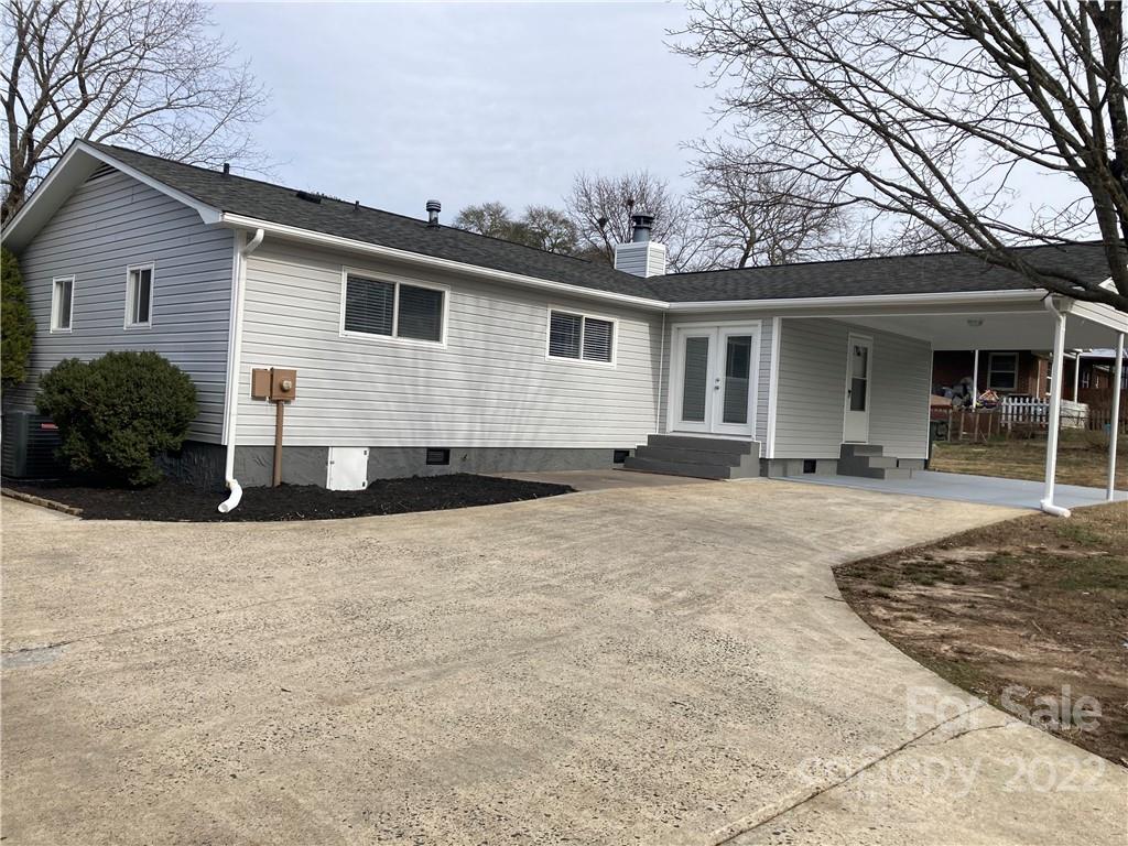 Property image 4 of 801 Malotte Lane in Robinson Heights, Gastonia, NC 28054