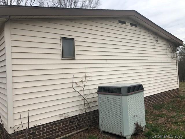 Property image 4 of 7679 Skyline Drive in Mobile Home Estates, Sherrills Ford, NC 28673