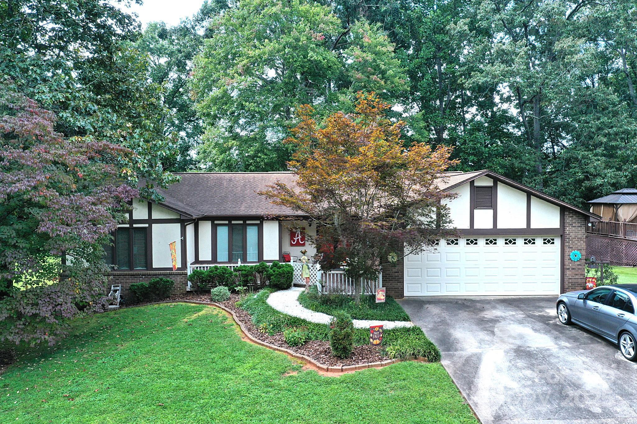 Property image 2 of 112 Royal Oak Court in oakmont, Lenoir, NC 28645