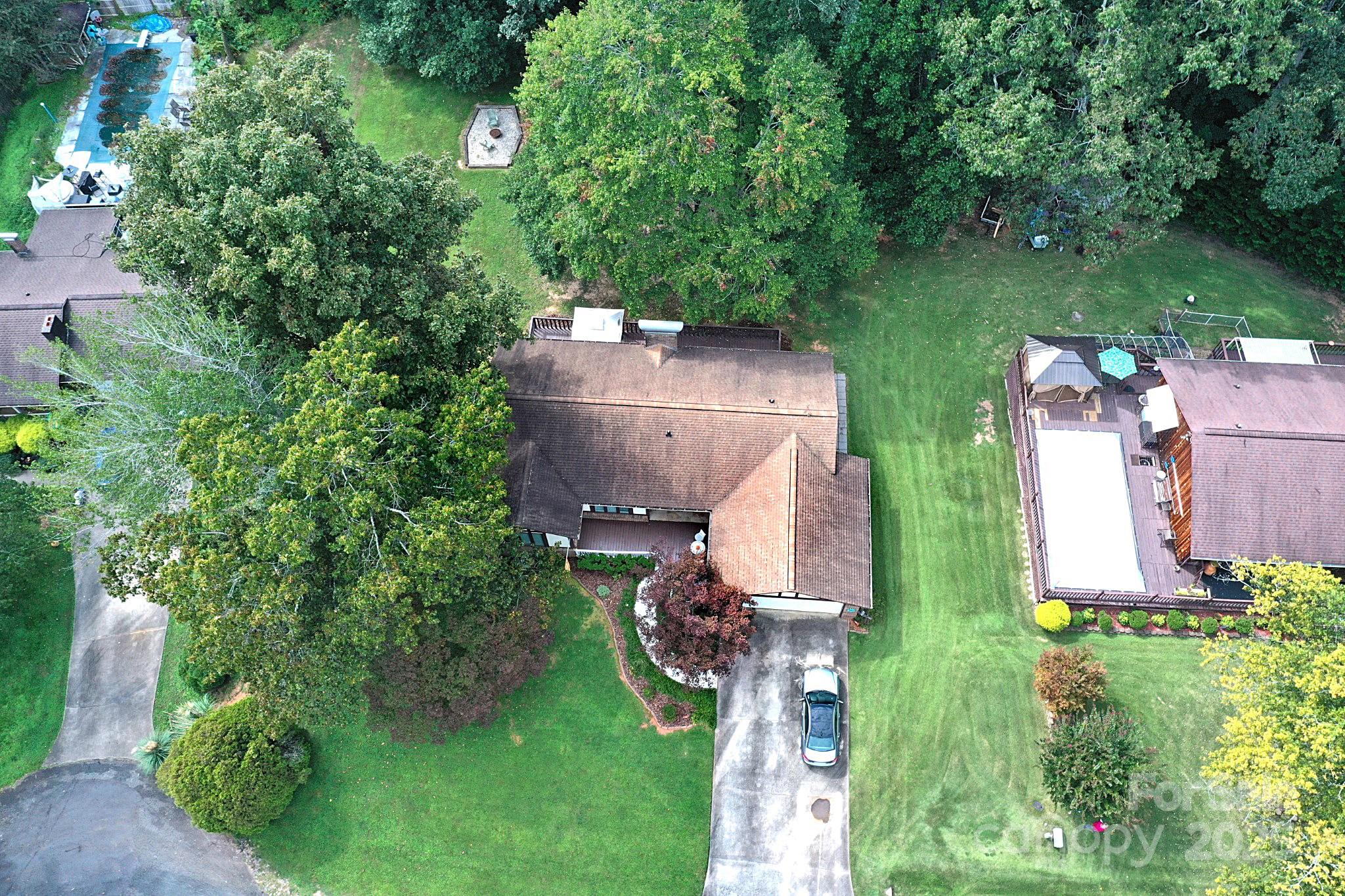Property image 3 of 112 Royal Oak Court in oakmont, Lenoir, NC 28645