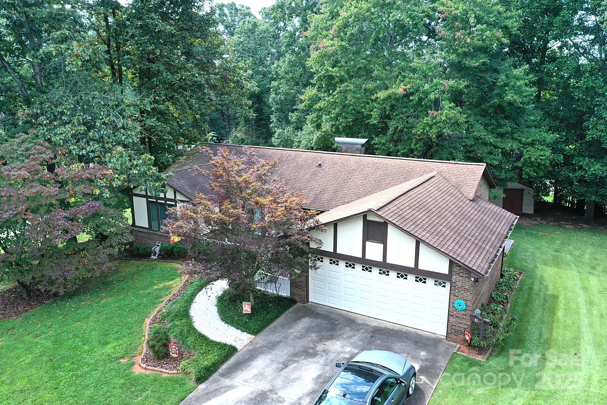 Property image 5 of 112 Royal Oak Court in oakmont, Lenoir, NC 28645