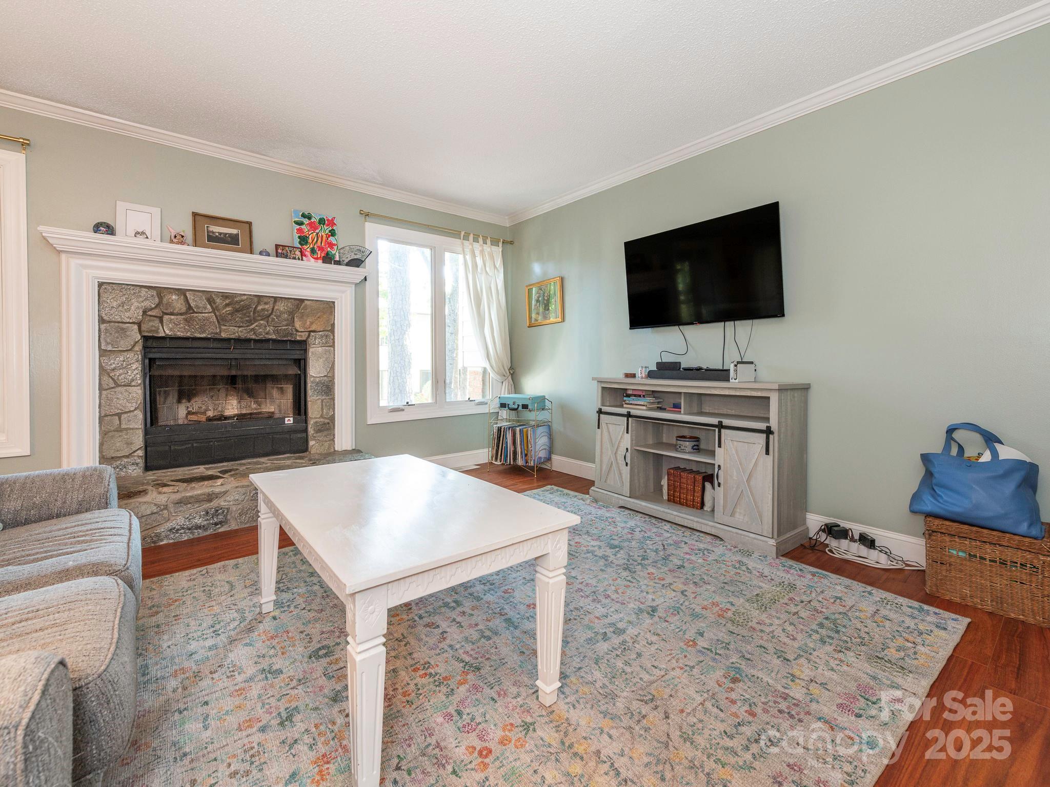 Property image 2 of 1042 Wexford Place in Ridgeview, Concord, NC 28027