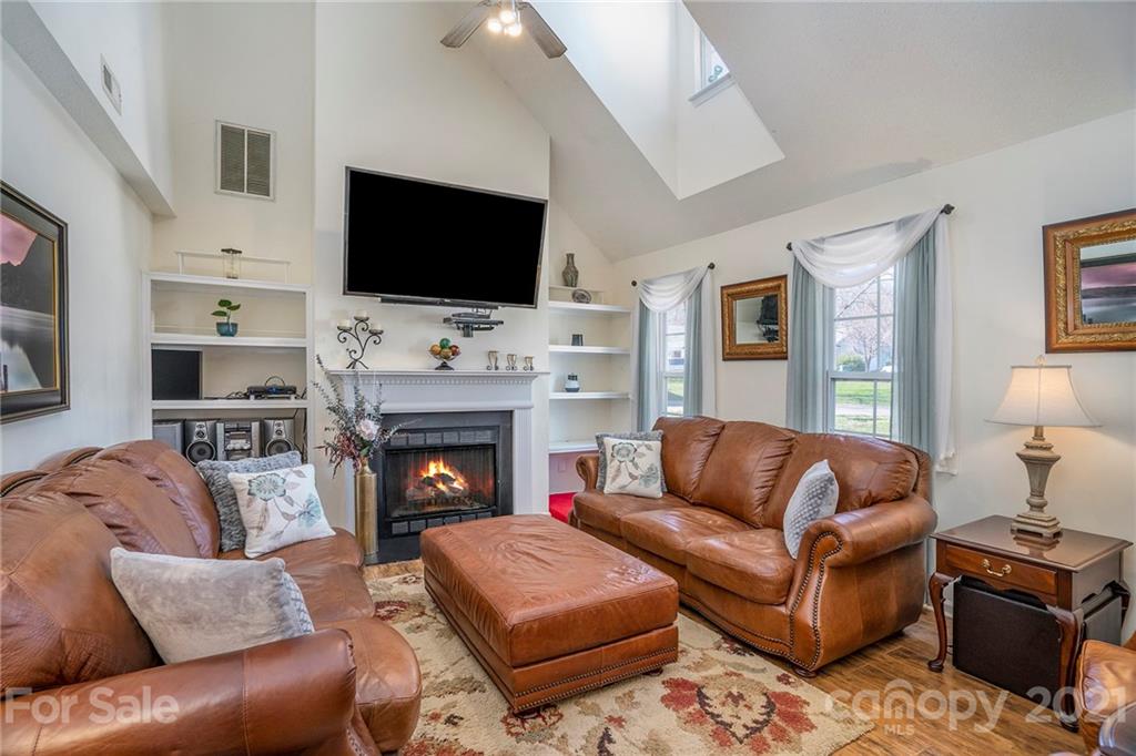 Property image 4 of 7008 Gatwick Lane in Buckingham, Matthews, NC 28105