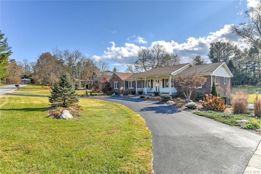 Property image 2 of 1309 Glenheath Drive in Heatherwood, Hendersonville, NC 28791