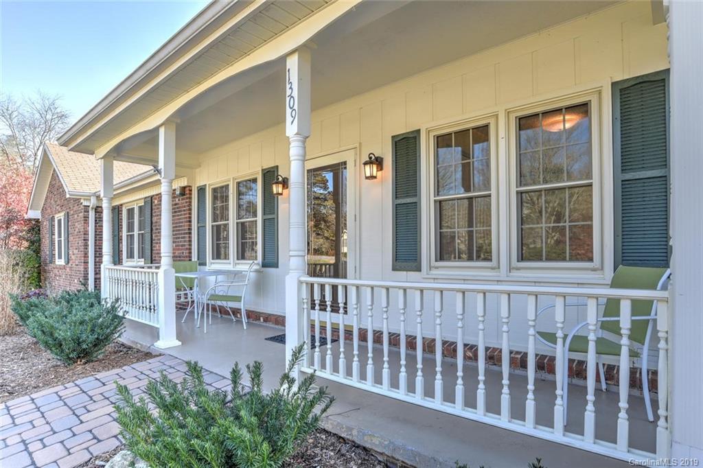 Property image 3 of 1309 Glenheath Drive in Heatherwood, Hendersonville, NC 28791