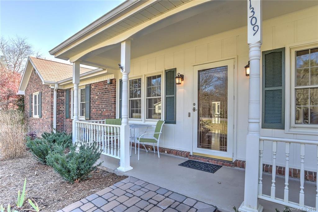 Property image 4 of 1309 Glenheath Drive in Heatherwood, Hendersonville, NC 28791