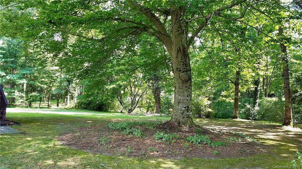 Property image 3 of 1511 Glenheath Drive in Heatherwood, Hendersonville, NC 28791