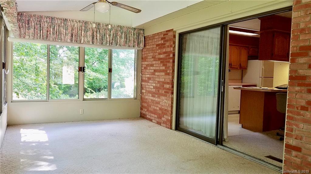 Property image 4 of 1511 Glenheath Drive in Heatherwood, Hendersonville, NC 28791