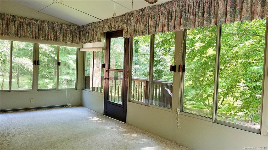 Property image 5 of 1511 Glenheath Drive in Heatherwood, Hendersonville, NC 28791