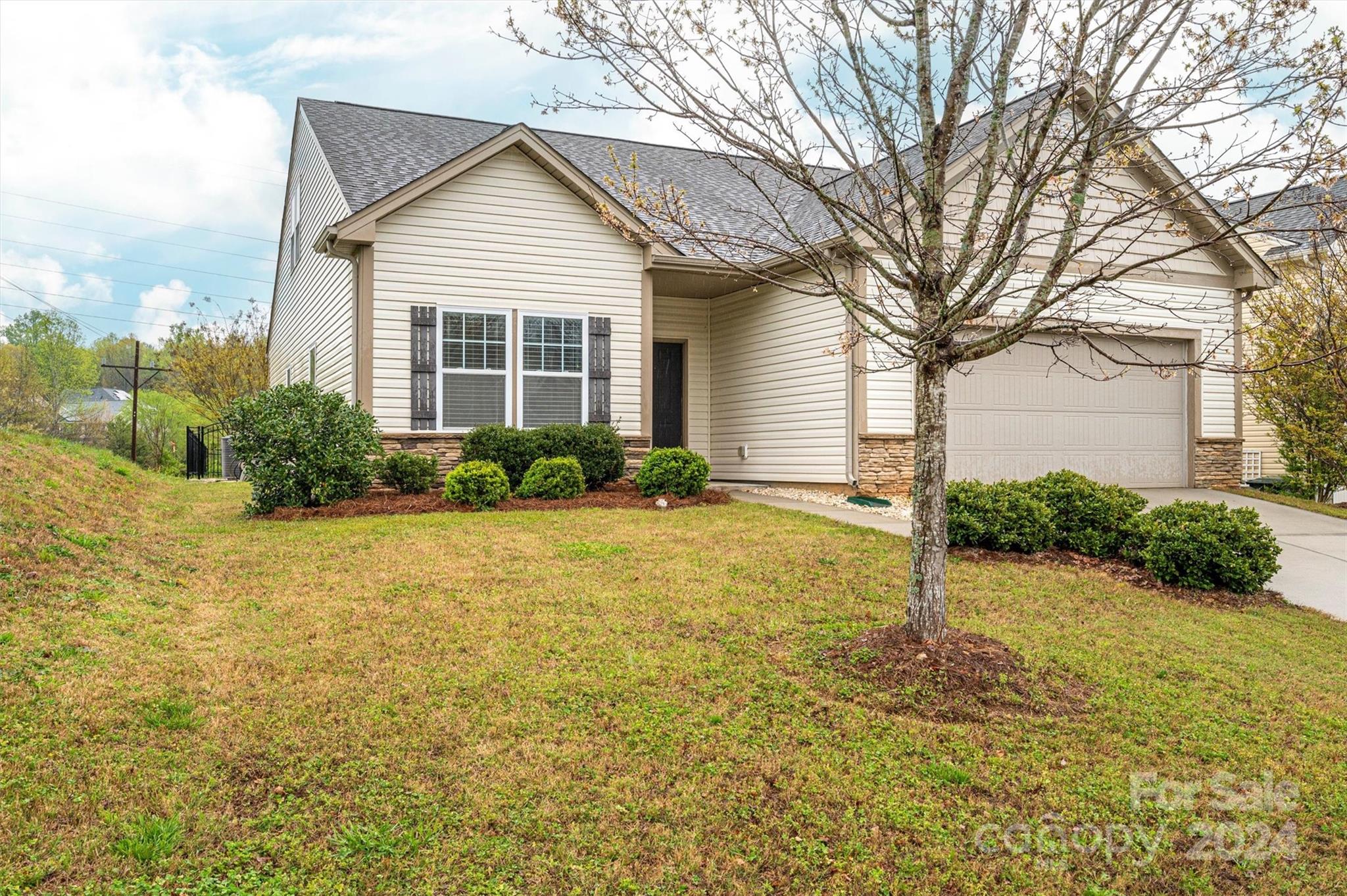 Property image 3 of 3908 Catawba Hills Drive in Catawba Hills, Gastonia, NC 28056