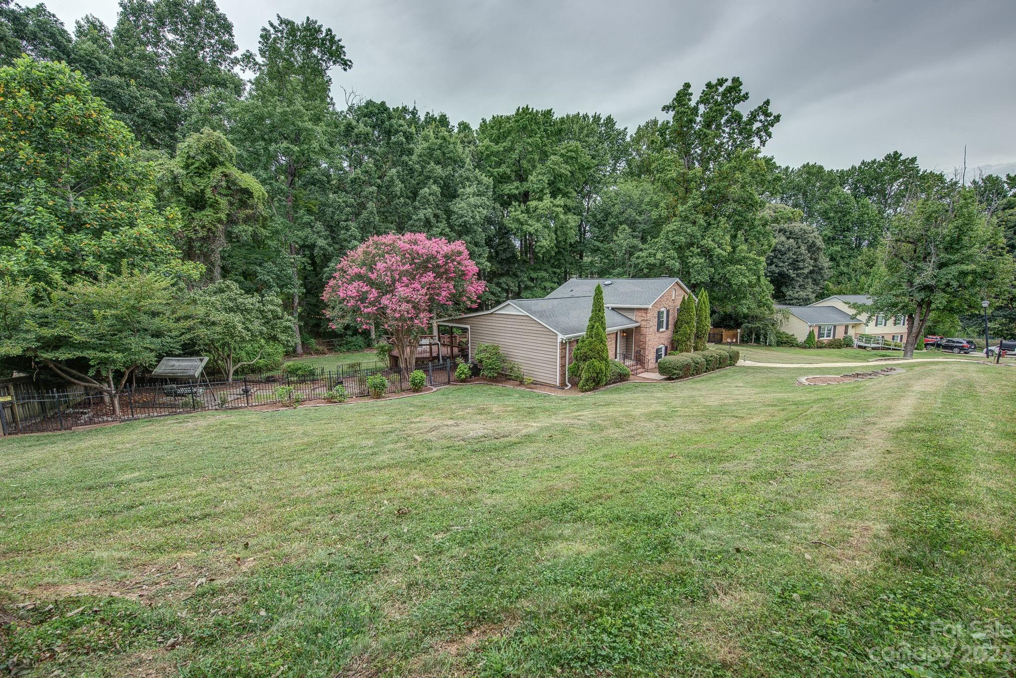Property image 2 of 804 Brookside Drive in Forest Brook, Gastonia, NC 28056