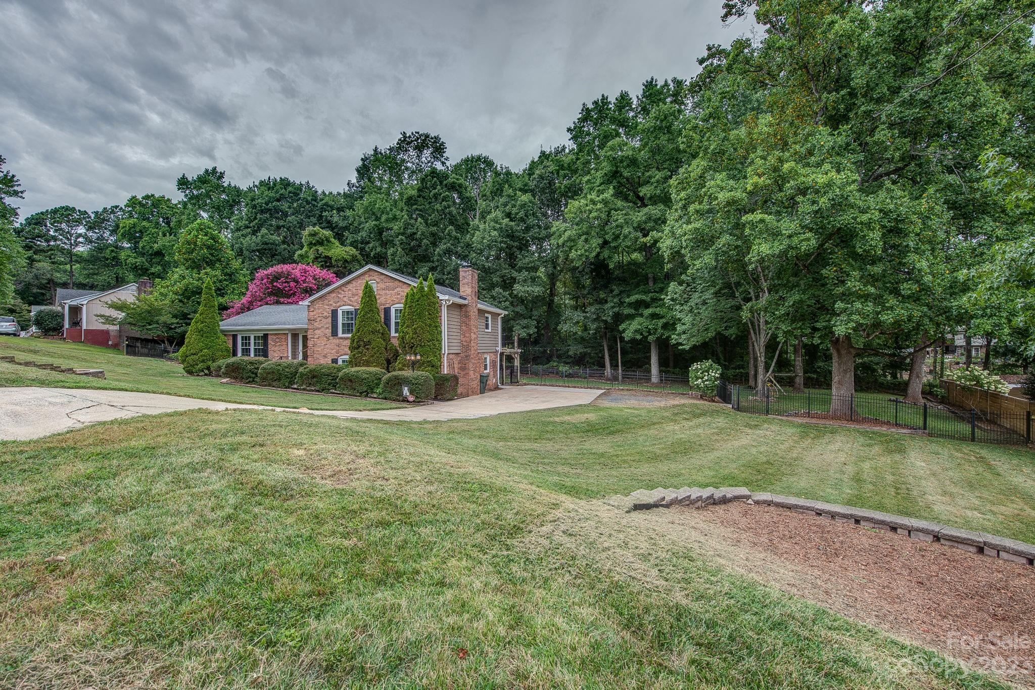 Property image 3 of 804 Brookside Drive in Forest Brook, Gastonia, NC 28056