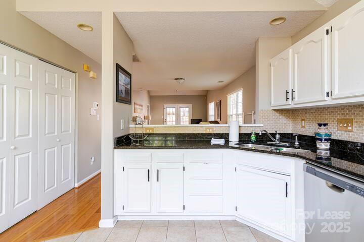 Property image 5 of 8263 Southgate Commons Drive in Southgate Commons, Charlotte, NC 28277