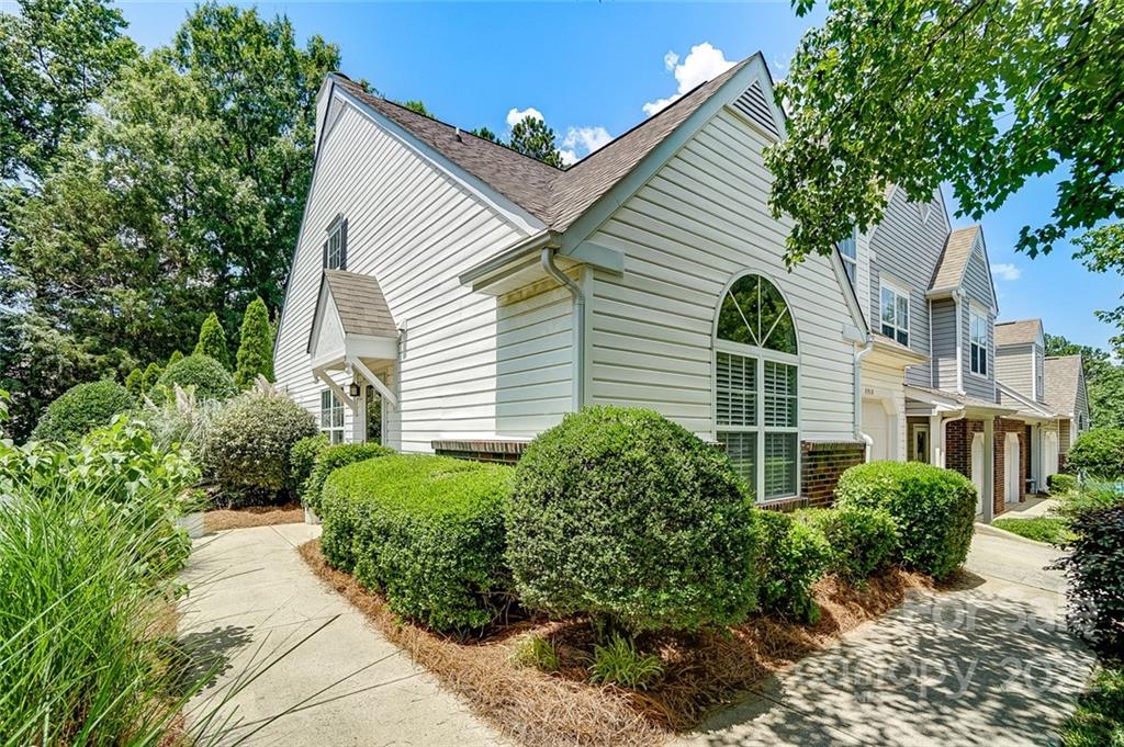 Property image 2 of 8910 Roseton Lane in Southgate Commons, Charlotte, NC 28277