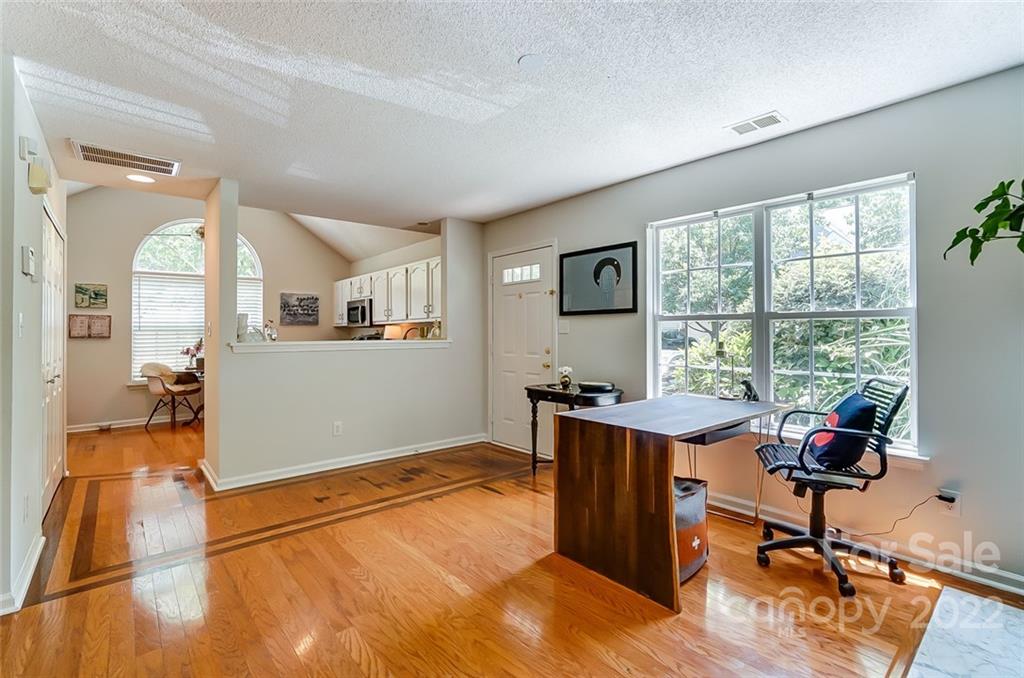 Property image 5 of 8910 Roseton Lane in Southgate Commons, Charlotte, NC 28277
