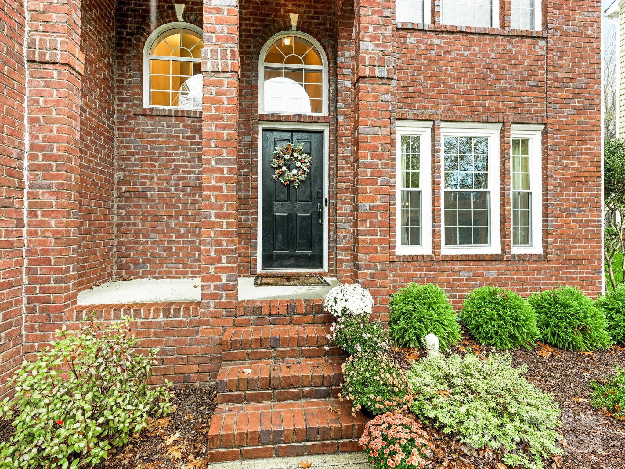 Property image 2 of 6147 Garamond Court in Providence Commons, Charlotte, NC 28270