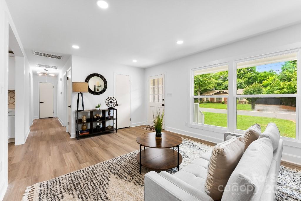 Property image 5 of 1426 Larkfield Lane in Starmount, Charlotte, NC 28210