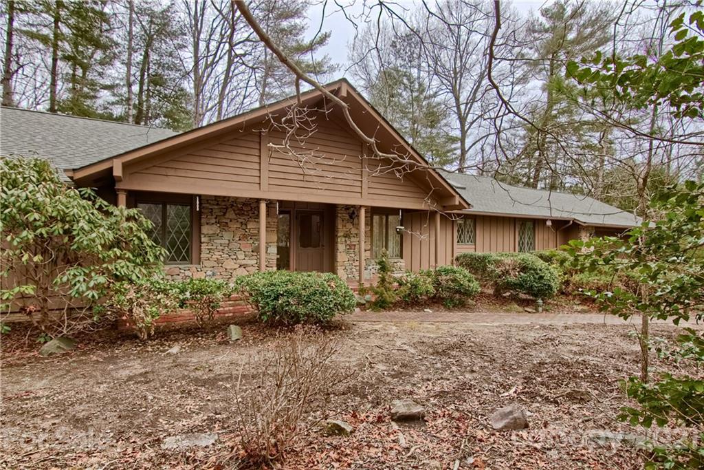 Property image 3 of 200 Camellia Way in Timbercreek, Hendersonville, NC 28739
