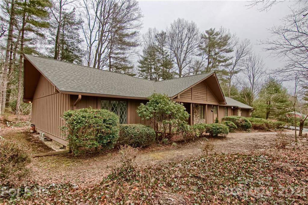 Property image 4 of 200 Camellia Way in Timbercreek, Hendersonville, NC 28739