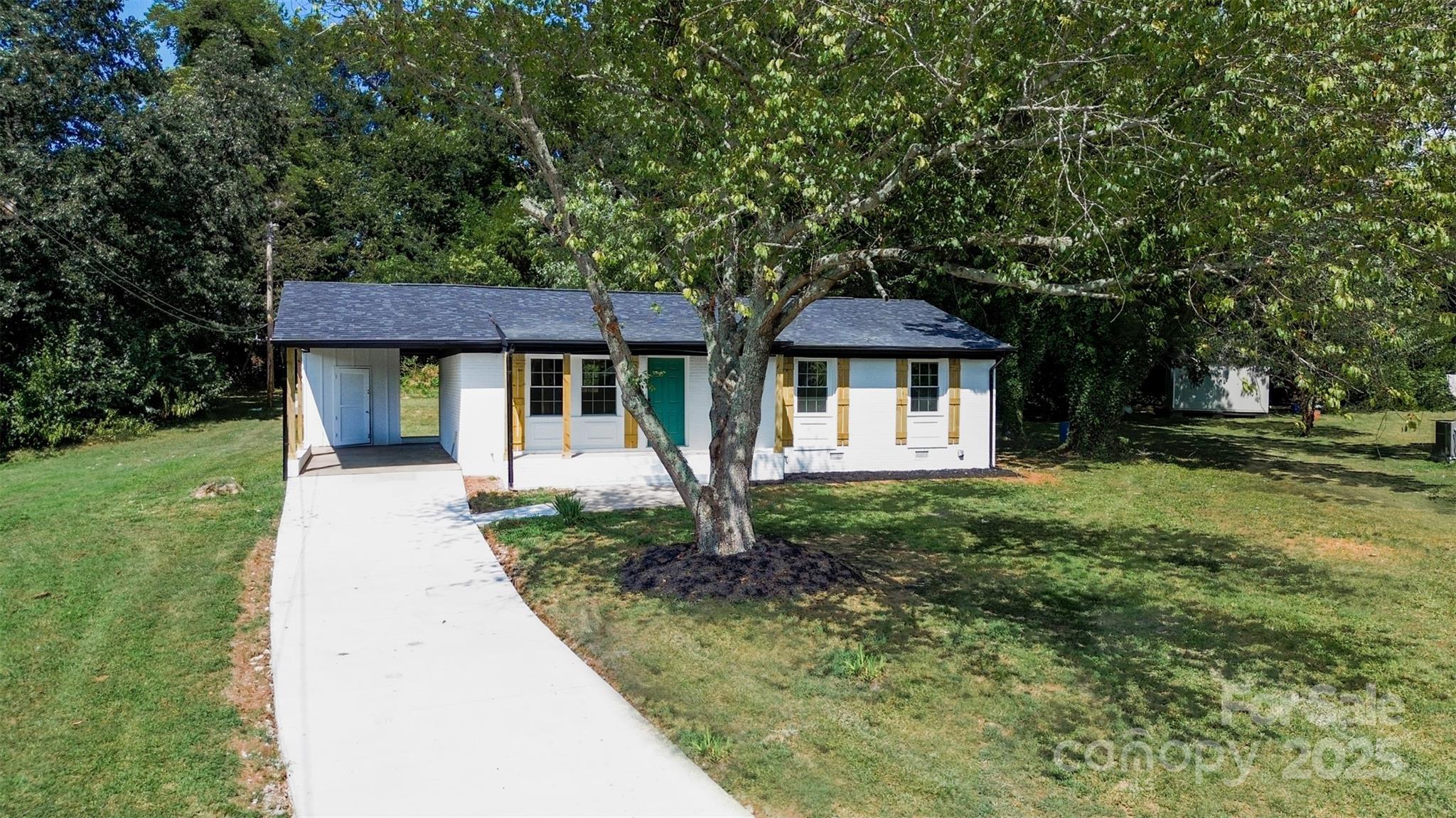 Property image 3 of 716 W Pine Circle in Oakland Heights, Statesville, NC 28677
