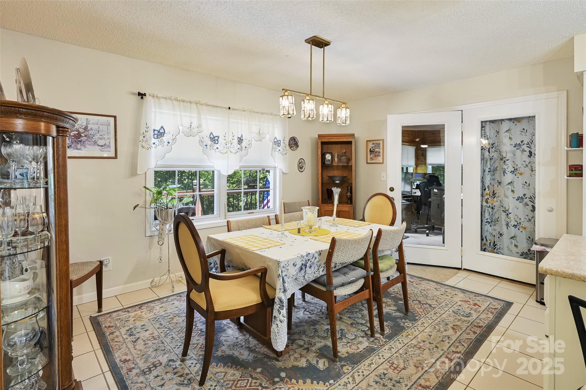 Property image 5 of 209 Camellia Way in Timbercreek, Hendersonville, NC 28739