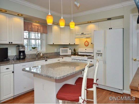 Property image 3 of 132 Ravenwood Lane in Ravenwood Forest, Horse Shoe, NC 28742