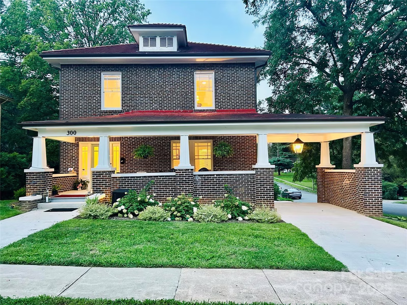 300 W Thomas Street