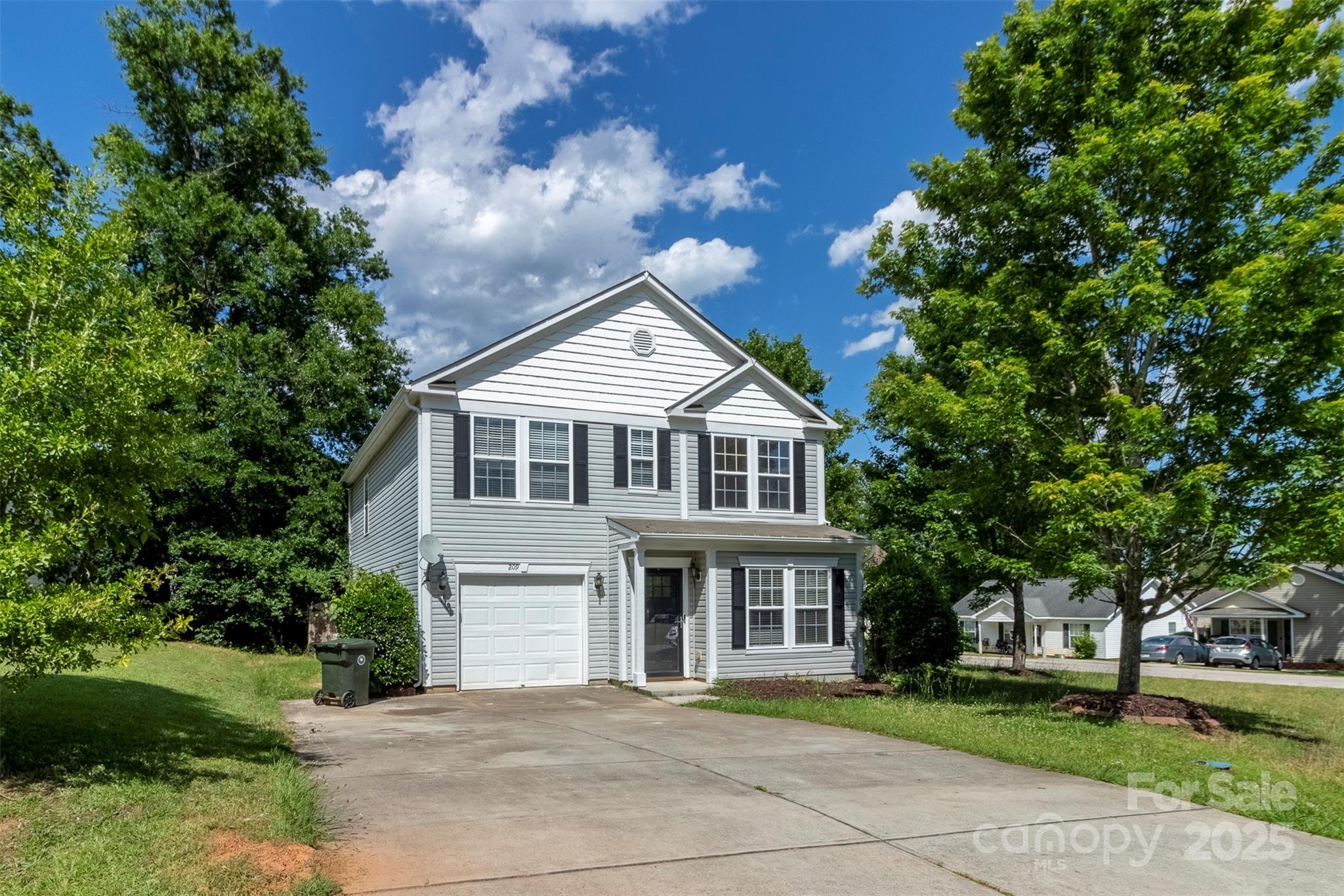 Property image 2 of 209 Ashcake Court in Hunter Park, York, SC 29745