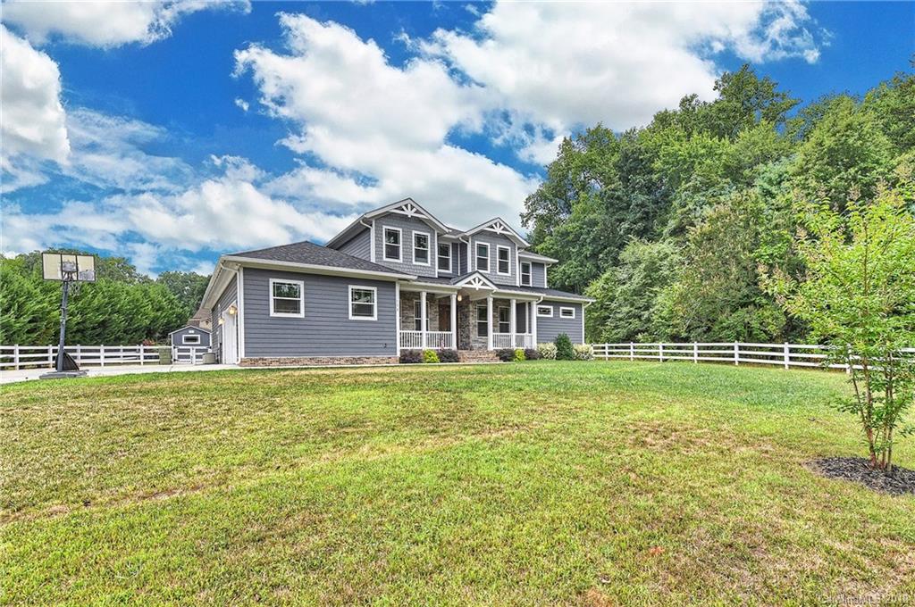 Property image 2 of 194 Woodstream Circle in Norman Woods, Mooresville, NC 28117