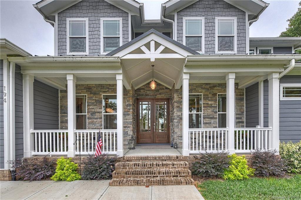 Property image 3 of 194 Woodstream Circle in Norman Woods, Mooresville, NC 28117