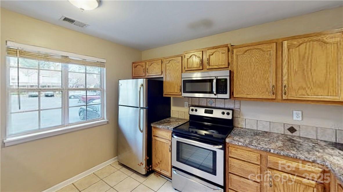 Property image 2 of 3236 Summercroft Lane in Rossmore, Charlotte, NC 28269