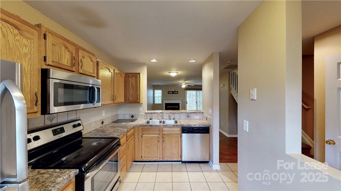 Property image 3 of 3236 Summercroft Lane in Rossmore, Charlotte, NC 28269