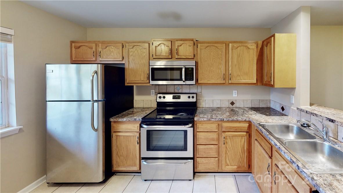 Property image 4 of 3236 Summercroft Lane in Rossmore, Charlotte, NC 28269
