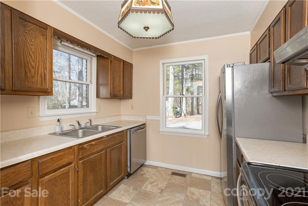Property image 5 of 129 Jeter Mountain Terrace in Jeter Mtn Terrace, Hendersonville, NC 28739