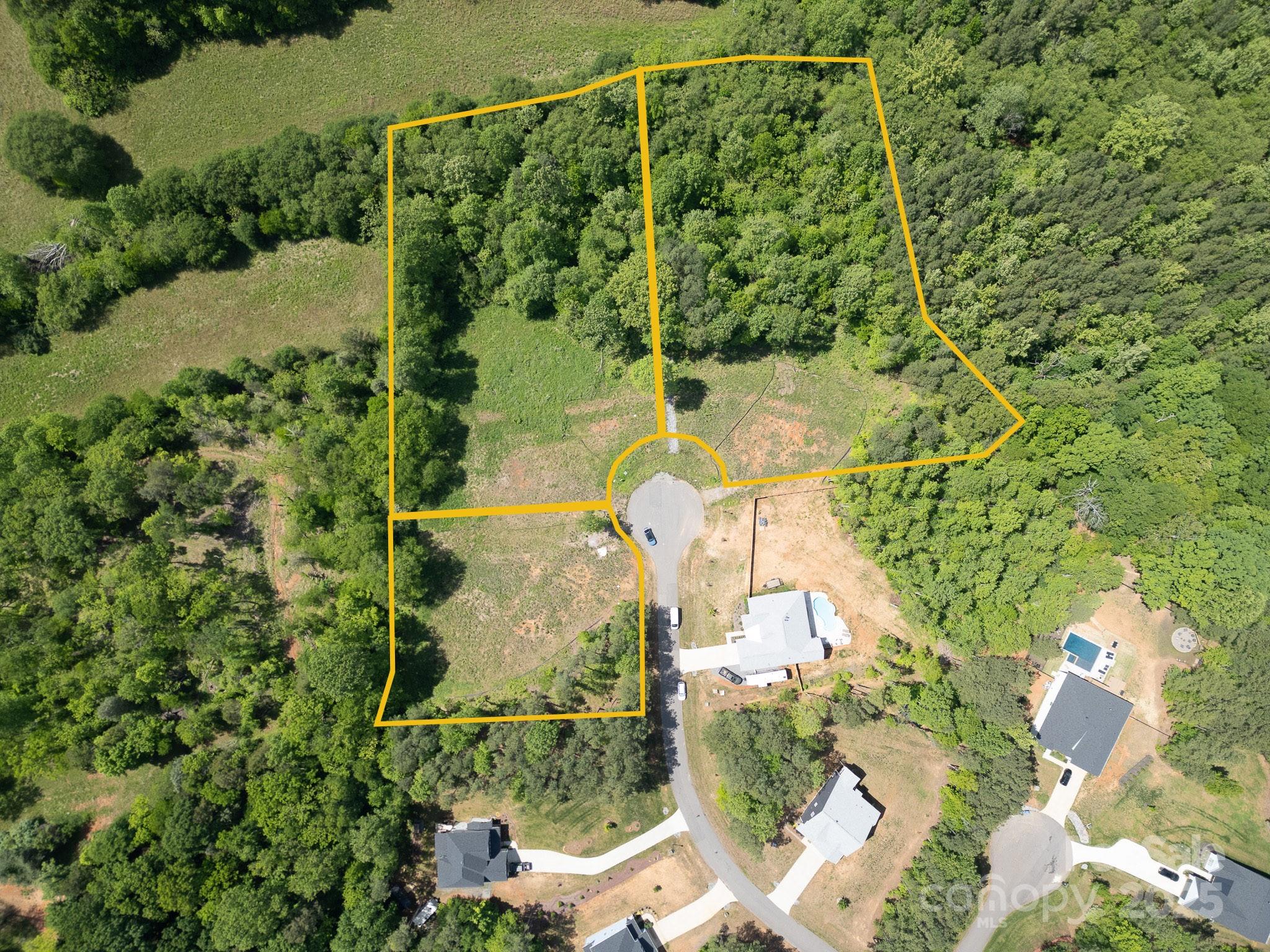 Property image 2 of 128 Spring View Lane in Powder Spring Creek, Statesville, NC 28677