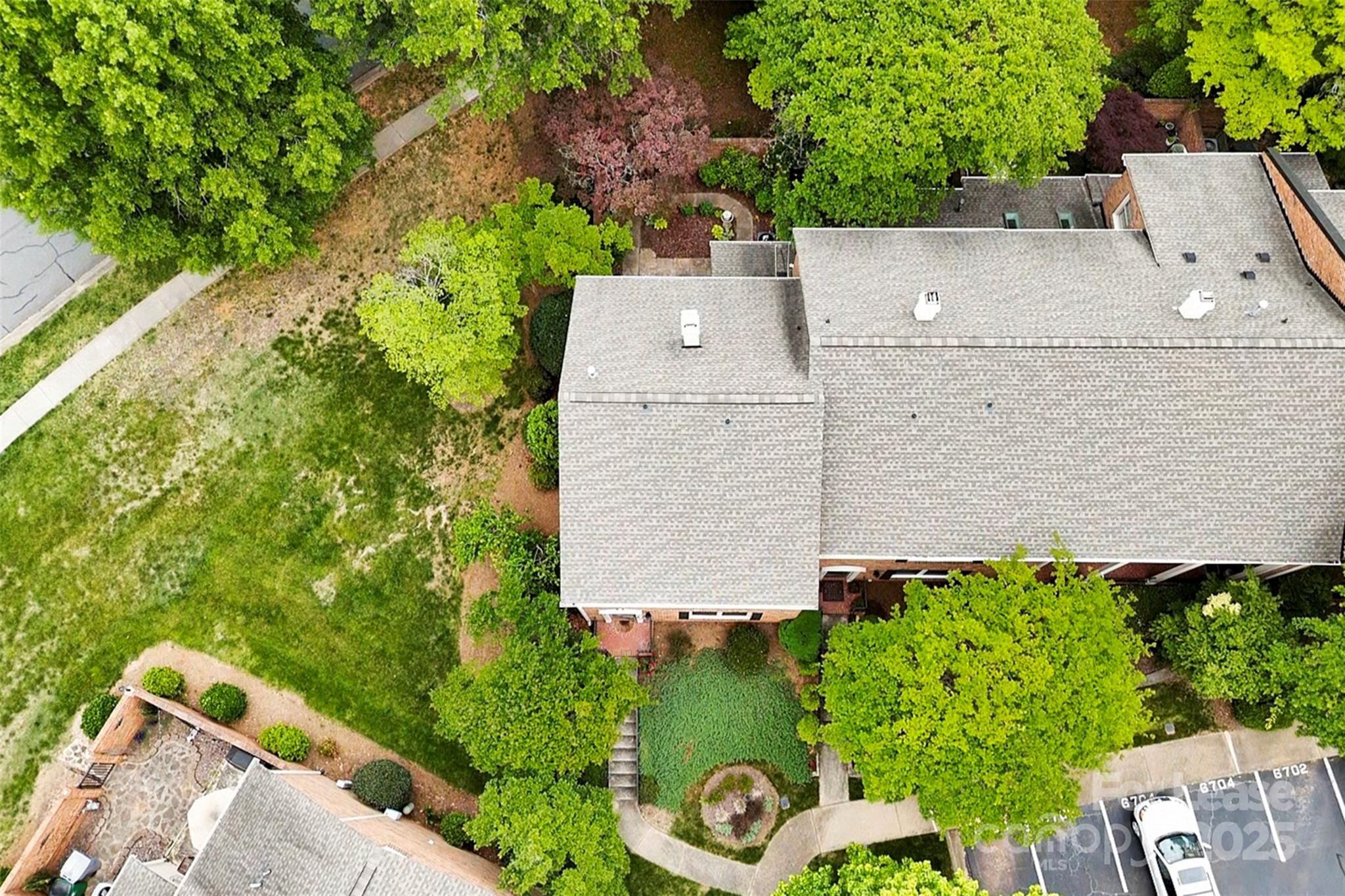 Property image 2 of 6708 Constitution Lane in Olde Georgetowne, Charlotte, NC 28210