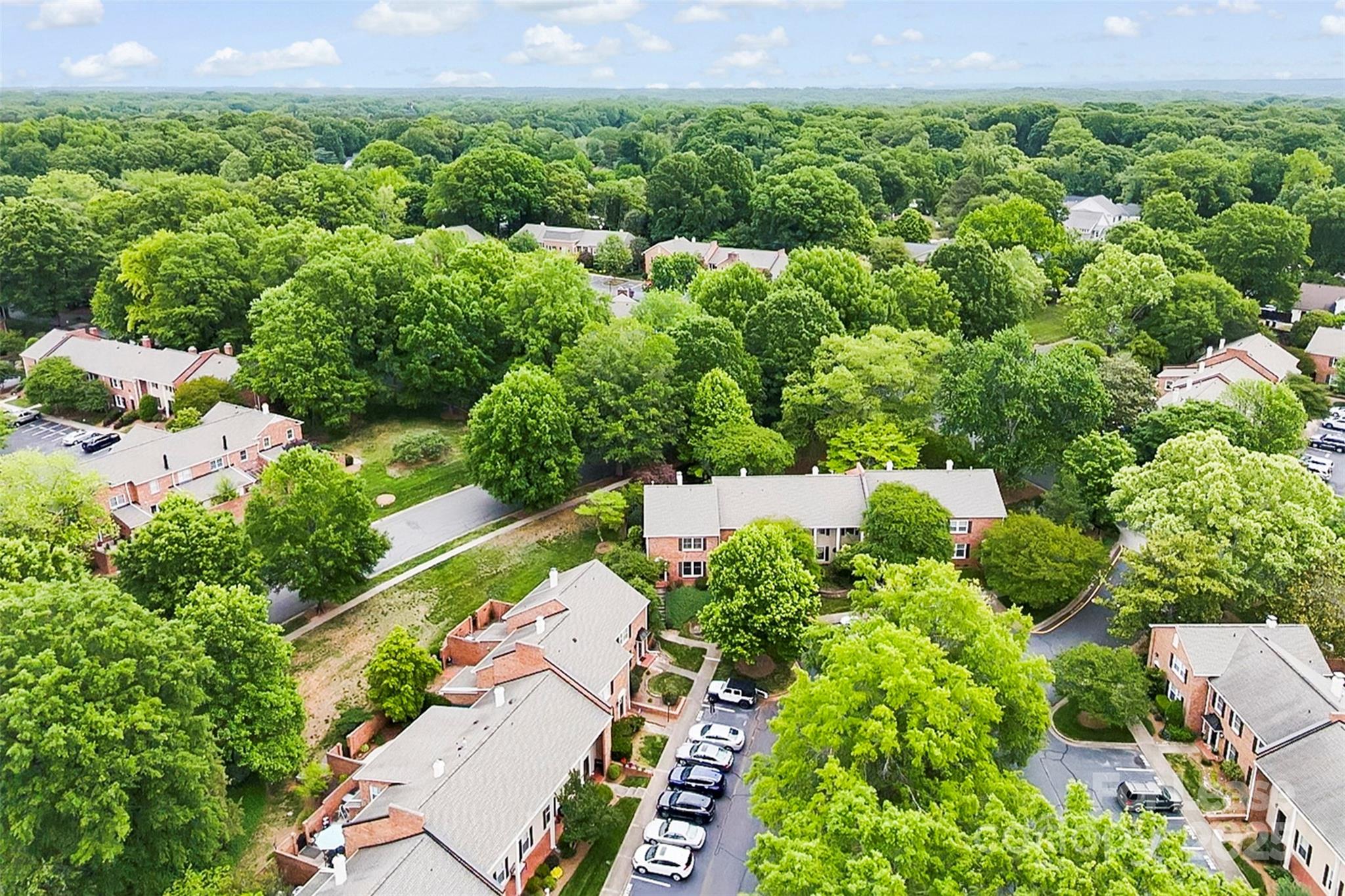 Property image 3 of 6708 Constitution Lane in Olde Georgetowne, Charlotte, NC 28210