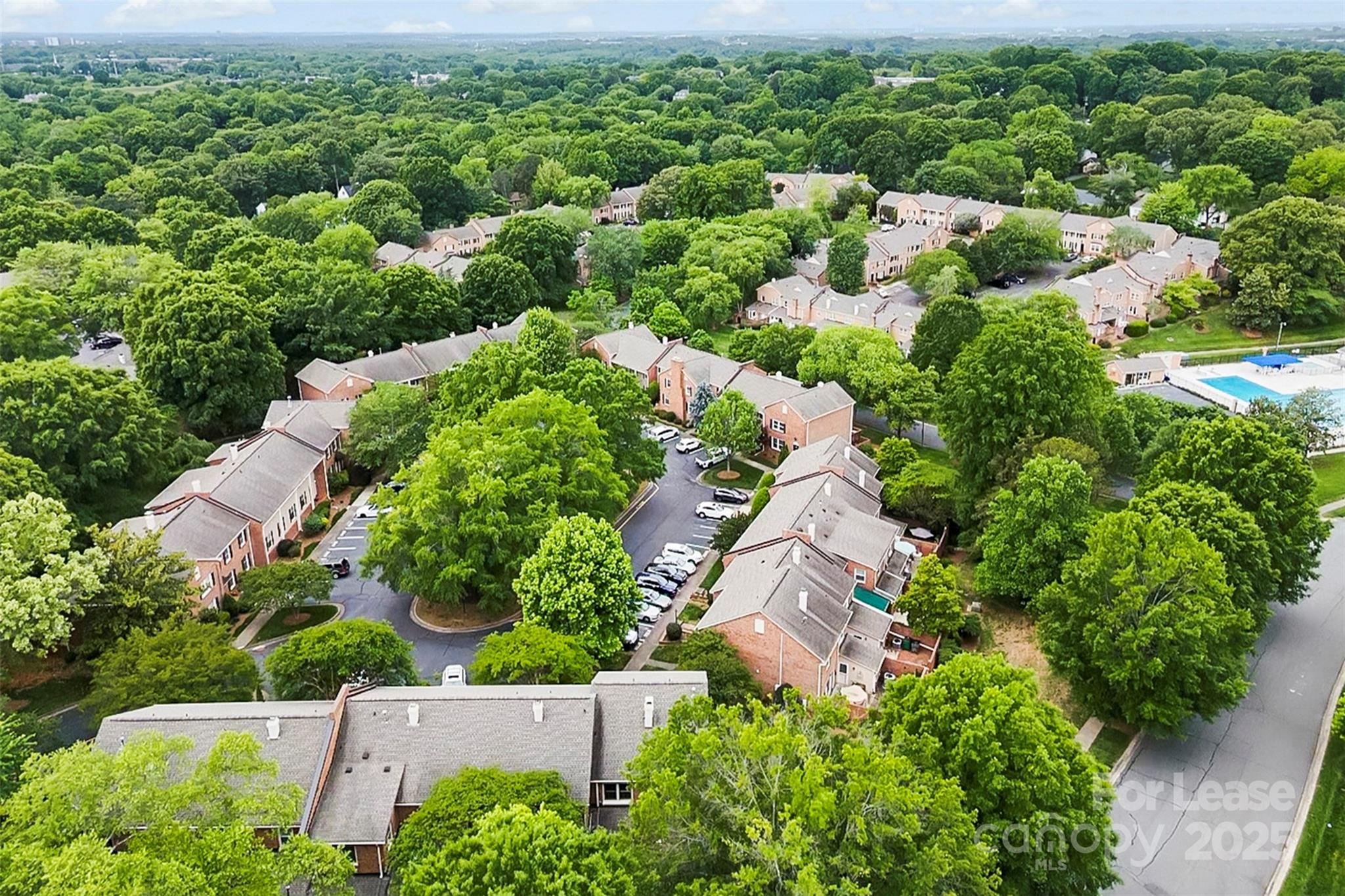 Property image 4 of 6708 Constitution Lane in Olde Georgetowne, Charlotte, NC 28210