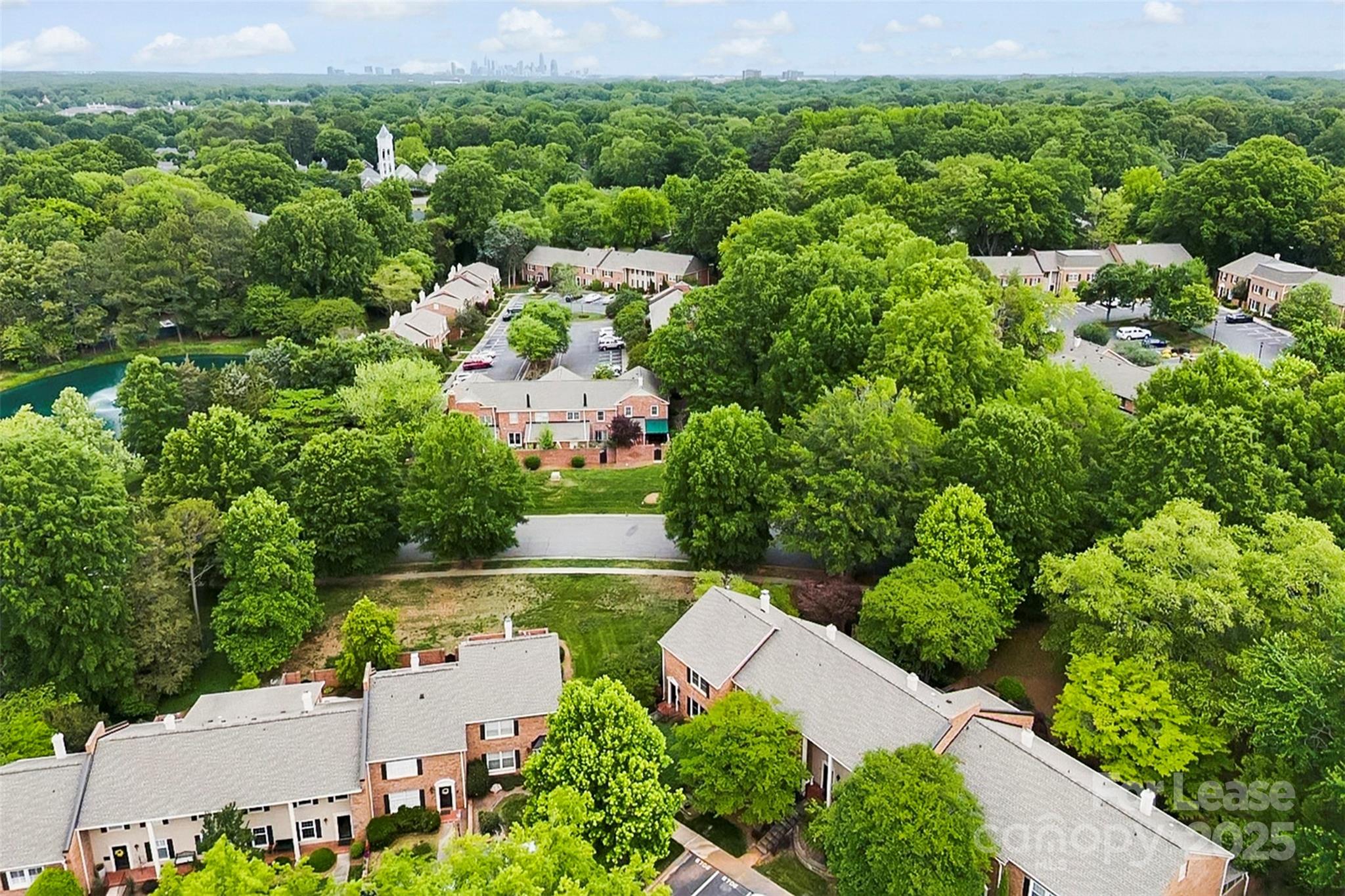 Property image 5 of 6708 Constitution Lane in Olde Georgetowne, Charlotte, NC 28210