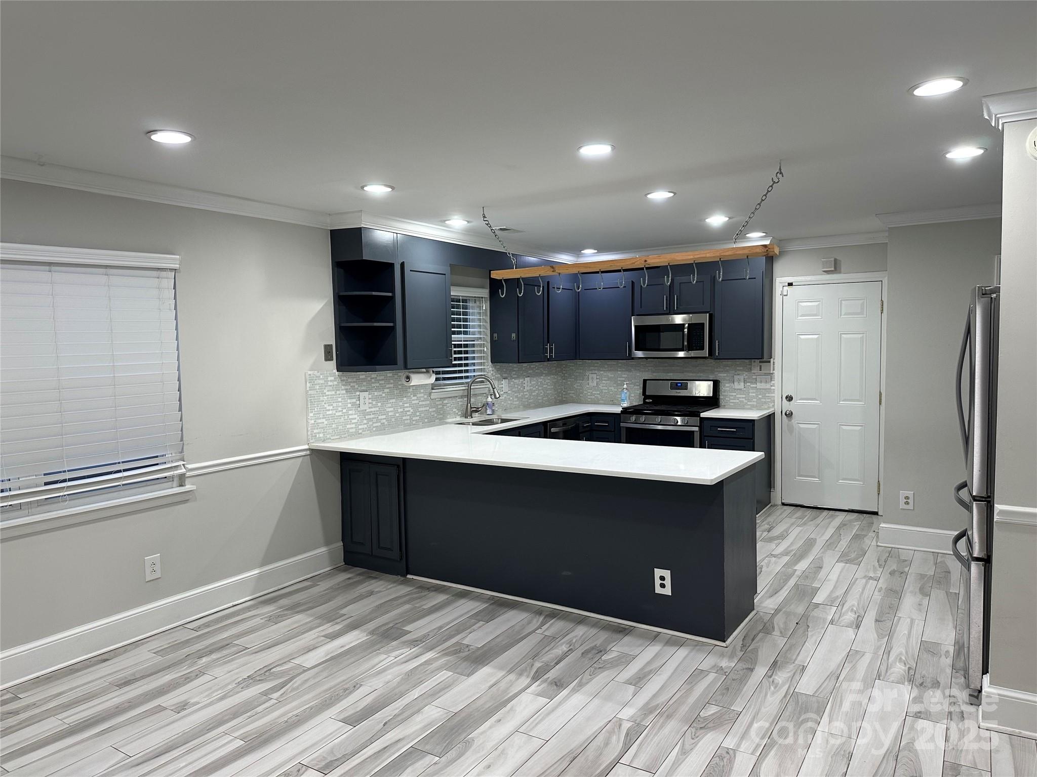Property image 2 of 4014 Foxmoor Drive in Carmel Valley, Charlotte, NC 28226