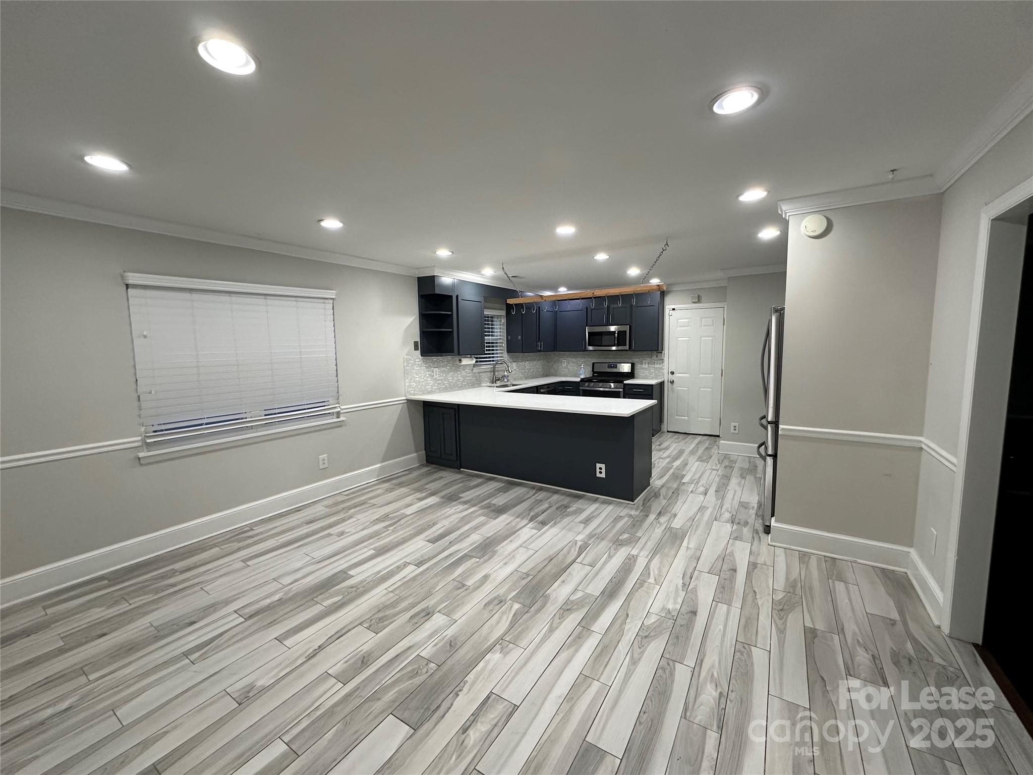 Property image 3 of 4014 Foxmoor Drive in Carmel Valley, Charlotte, NC 28226