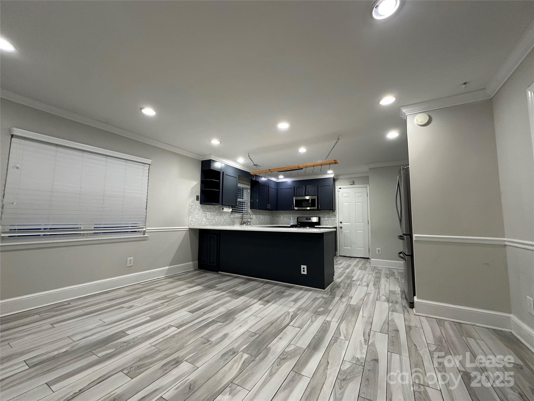 Property image 4 of 4014 Foxmoor Drive in Carmel Valley, Charlotte, NC 28226