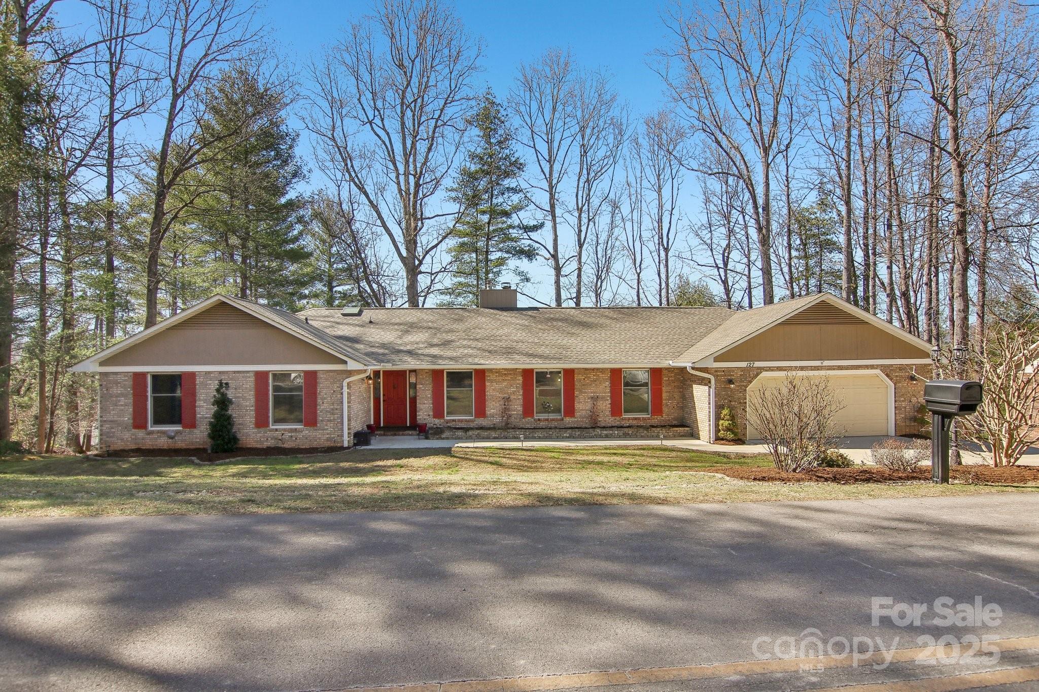 Property image 2 of 127 Kalmia Terrace Court in Mountain Valley, Hendersonville, NC 28739