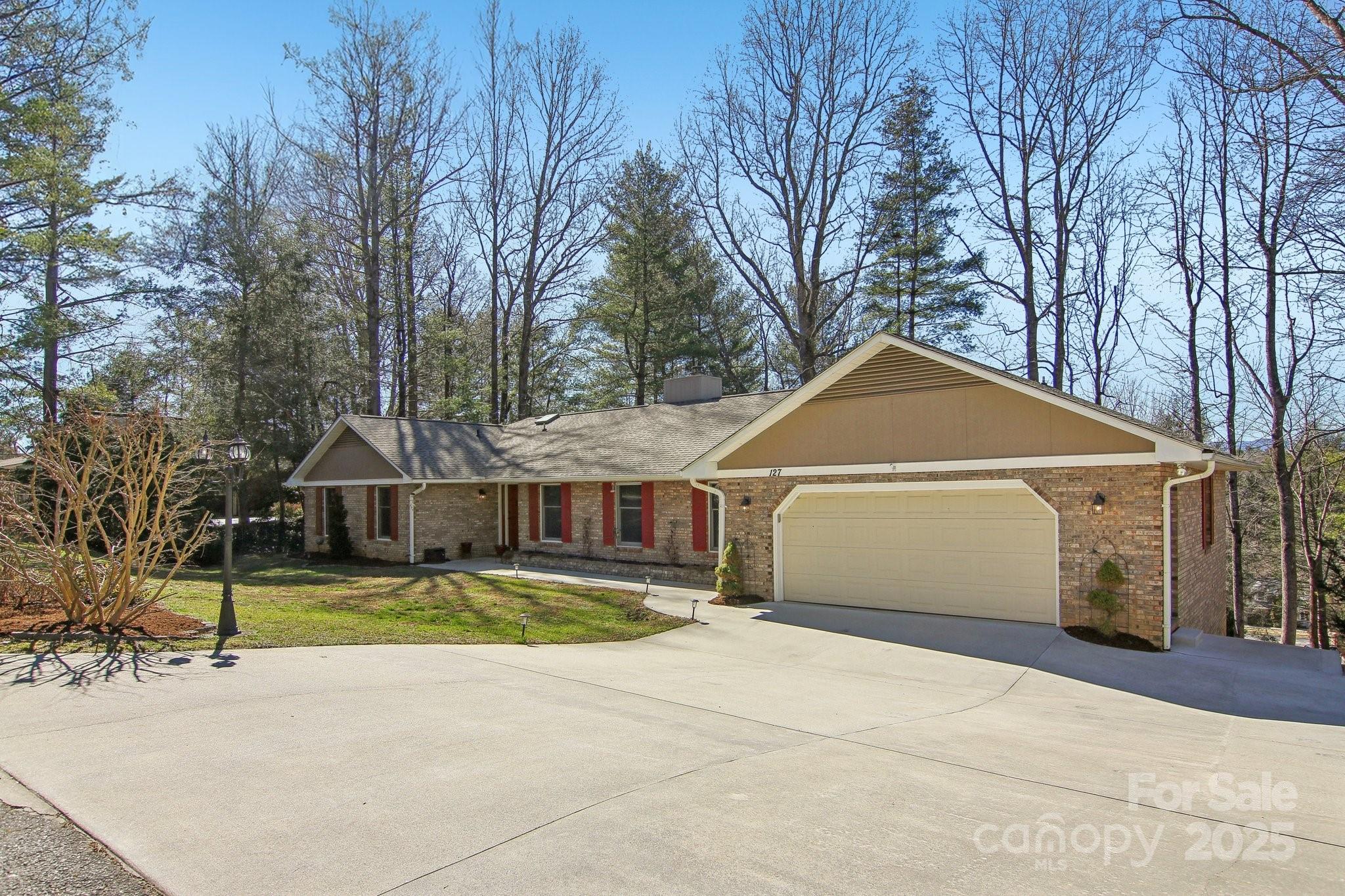 Property image 3 of 127 Kalmia Terrace Court in Mountain Valley, Hendersonville, NC 28739
