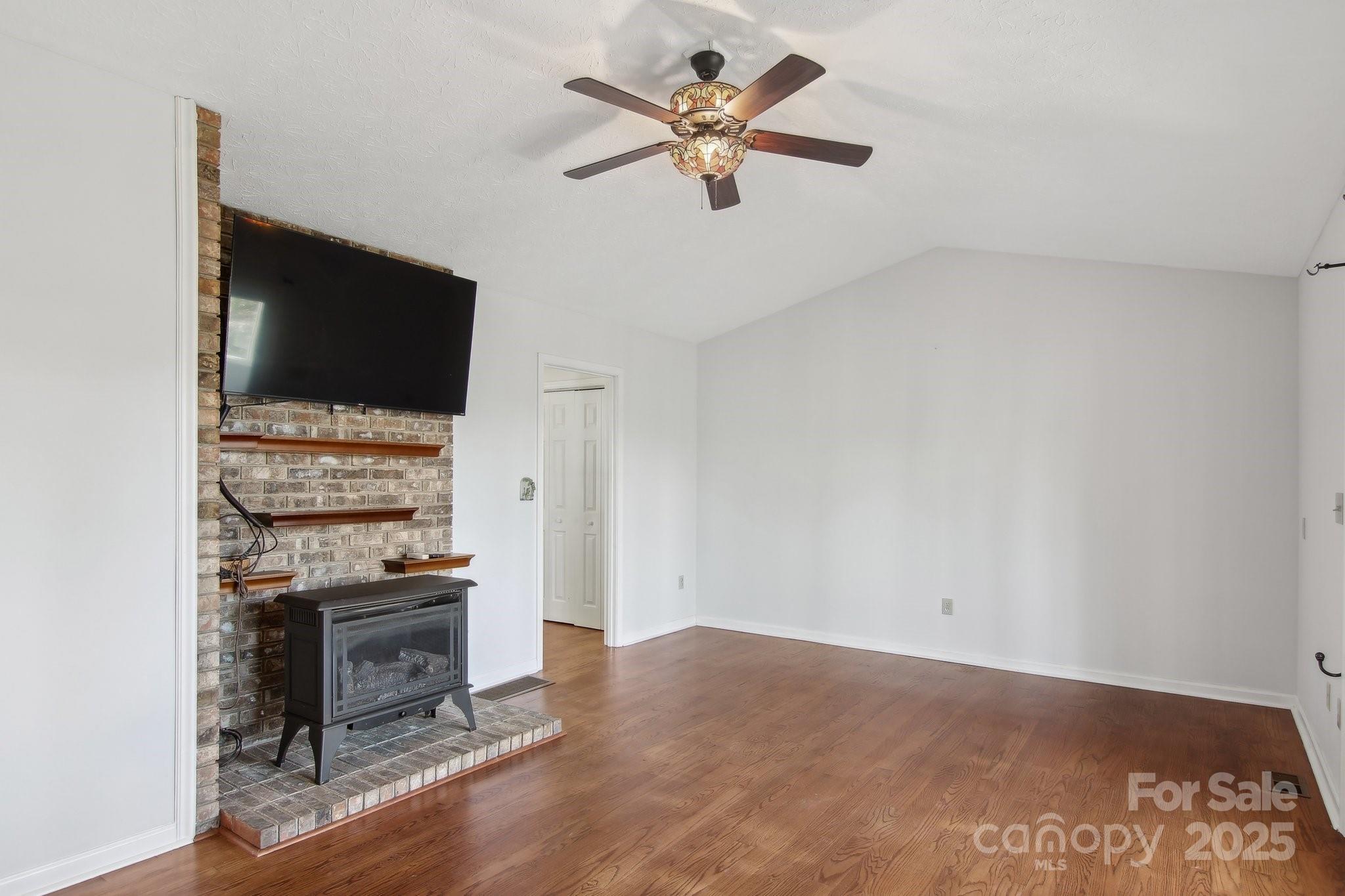 Property image 5 of 127 Kalmia Terrace Court in Mountain Valley, Hendersonville, NC 28739
