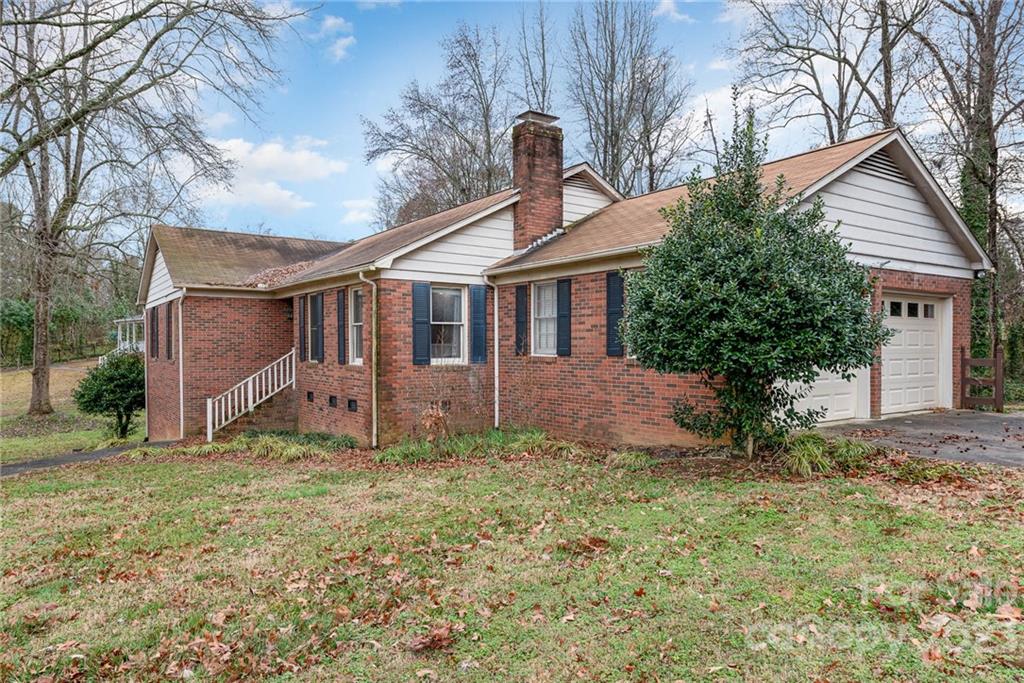 Property image 4 of 1719 Woodrun Circle in Corbin Hills, Salisbury, NC 28146