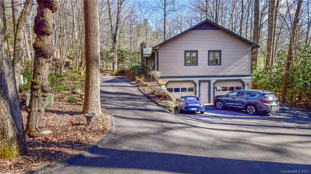 Property image 2 of 42 Mulberry Court in Timbercreek, Hendersonville, NC 28739