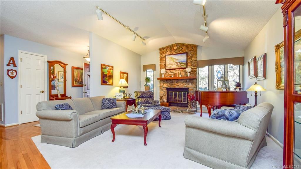 Property image 3 of 42 Mulberry Court in Timbercreek, Hendersonville, NC 28739