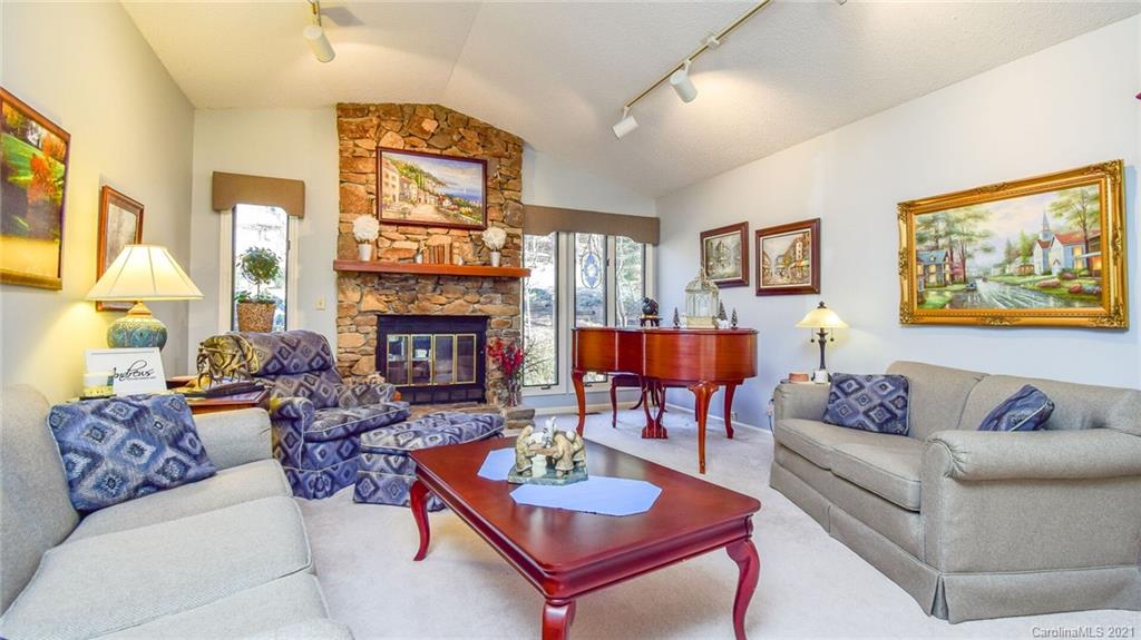 Property image 4 of 42 Mulberry Court in Timbercreek, Hendersonville, NC 28739