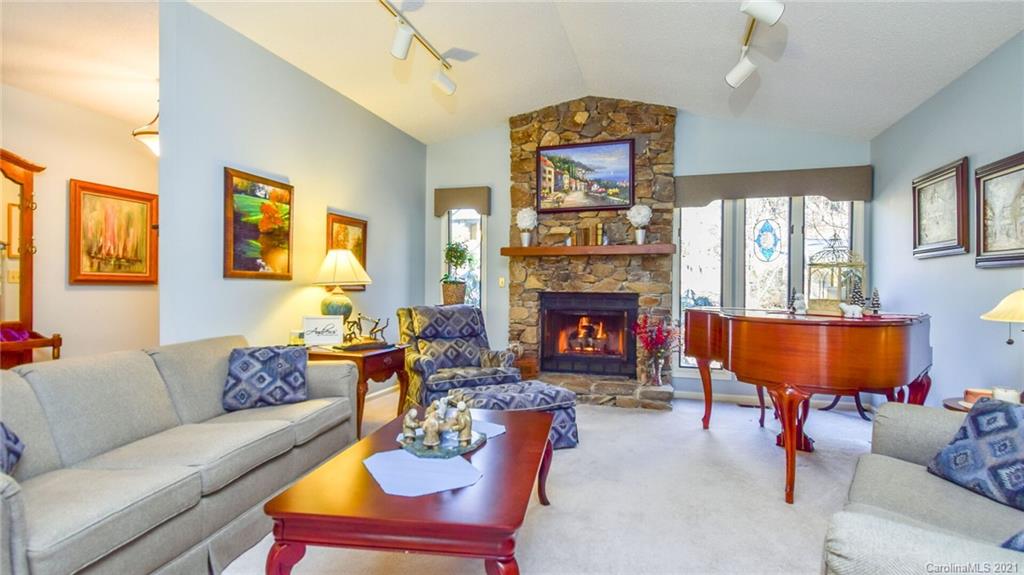 Property image 5 of 42 Mulberry Court in Timbercreek, Hendersonville, NC 28739